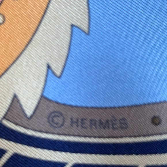 Authentic Hermes La Vie du Grand Nord silk scarf - Picture 11 of 14